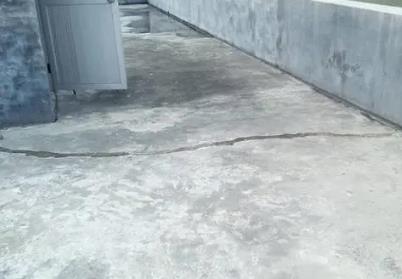 城口楼顶漏水维修公司分享下如何解决卫生间隐蔽部位漏水的问题?