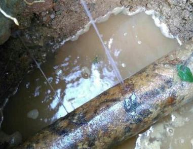 城口楼顶渗水维修公司分享下地暖漏水的原因及检测方法。